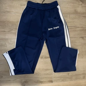 Palm Angels blå träningsbyxor - Stilren träningsbyxor i storlek L, priset går att diskuteras.