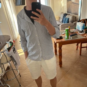 Apc Skjorta - Sjukt snygg APC skjorta | Perfekt för sommaren | Storlek M | hör av dig om du skulle undra något!