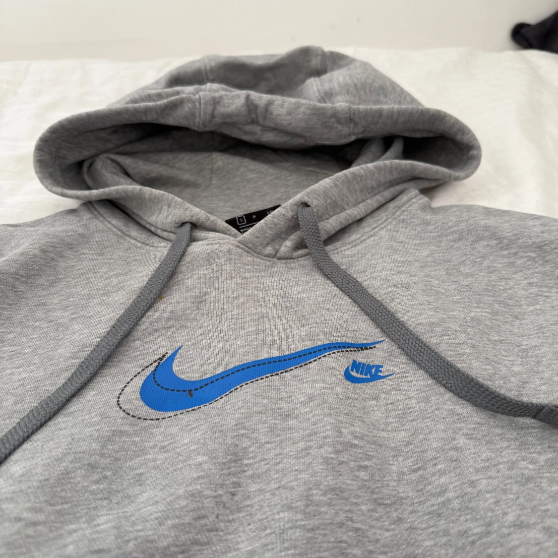 Grå Nike hoodie  - 1