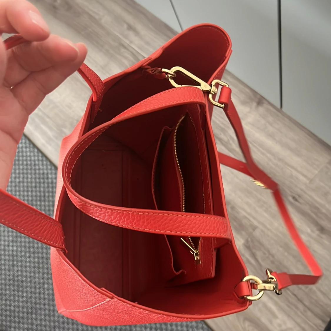 Röd handväska från Anine Bing - 2