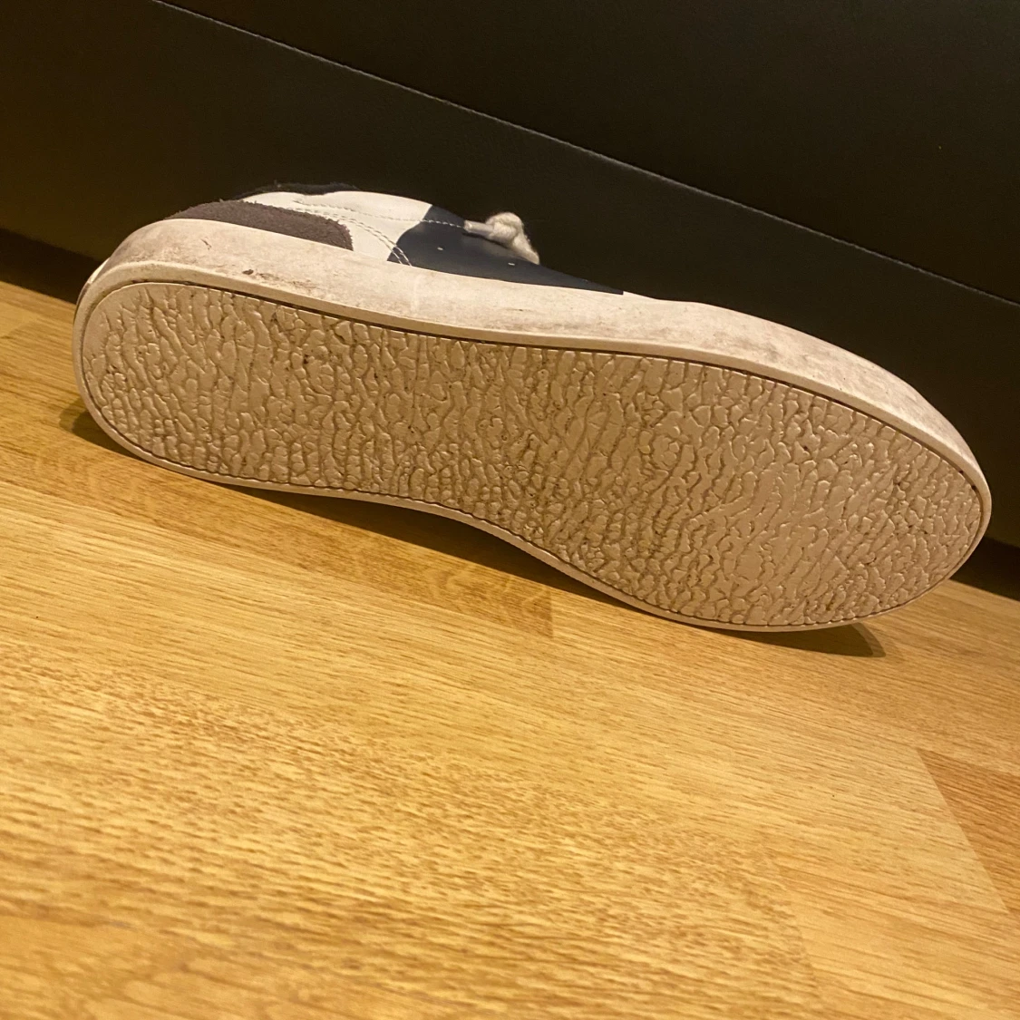 Vita sneakers från Pepe Jeans med blå och grå detaljer - 3