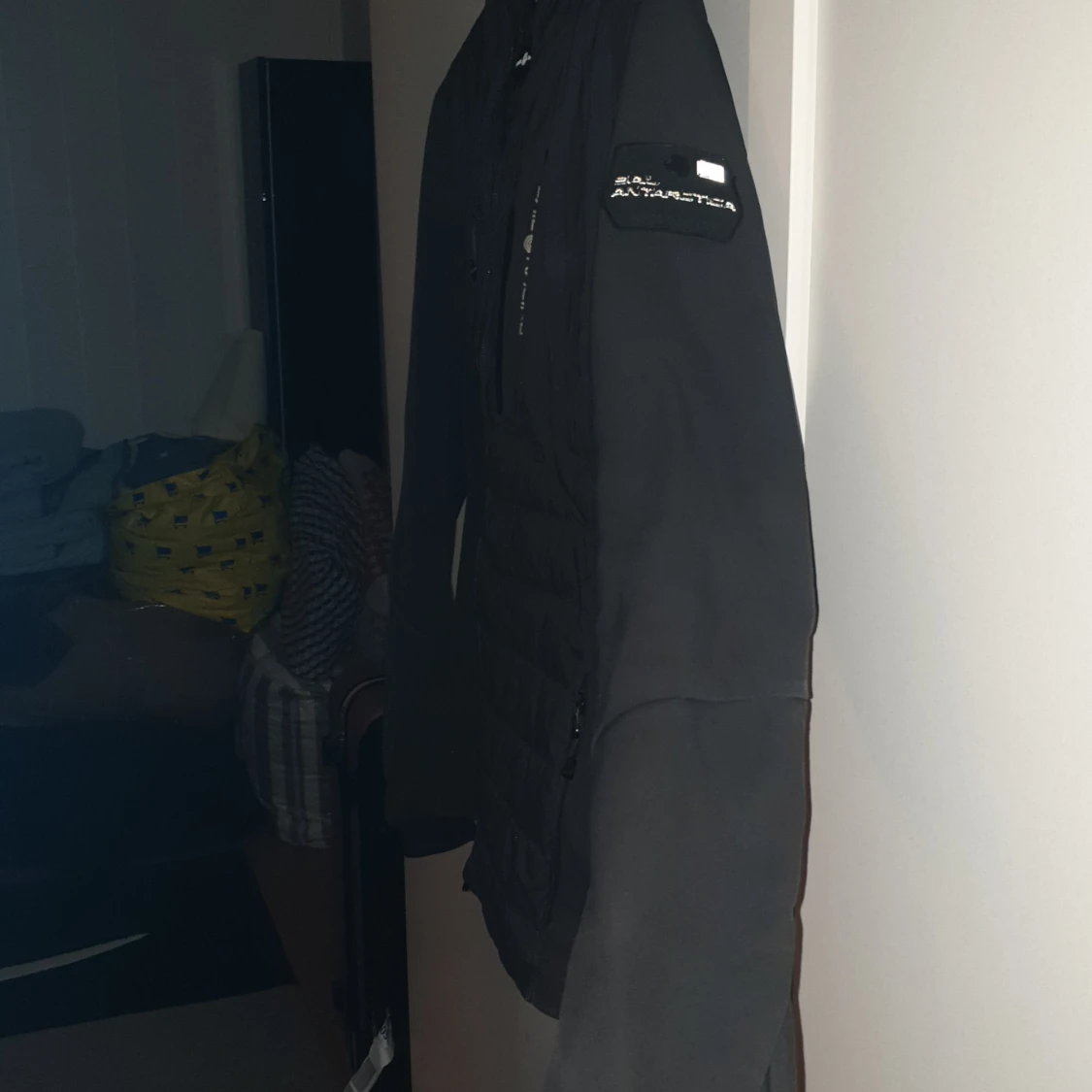 Svart dunjacka från Antarctic - 4