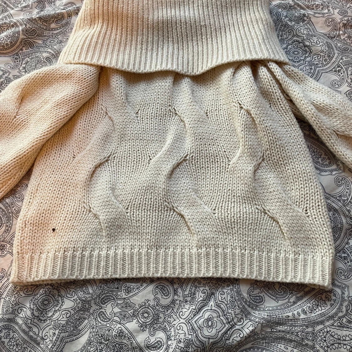 Beige stickad polotröja med mönster - 1