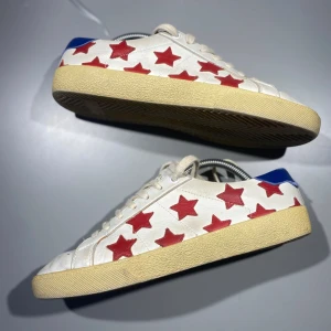 Saint Laurent skor - Hej! Säljer nu mina skor från märket Saint Laurent , storlek 40.5 bra skick, givetvis äkta. Tveka inte på att höra av dig om du har frågor eller funderingar kring skorna! 