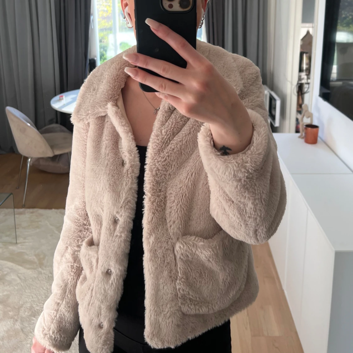 Beige pälsjacka  - 1
