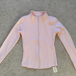 Exercere jacka - Världens finaste träningsjacka från exercere, nyskick aldrig använd, nypris 800kr❤️❤️