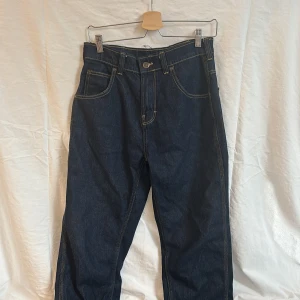 Mörkblå jeans från Dickies 29/32 - Säljer ett par mörkblå jeans från Dickies .