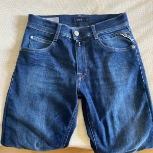 Replay jeans - Säljer ett par goa Replay jeans ! Riktig bra sick, strl 158 cm ~ men passar uppåt 😊fraktar också samma dag som köps! Skriv till mig vid minsta lilla fundering