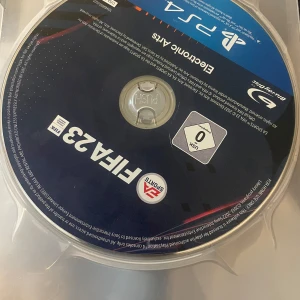 FIFA 23 ps4 - FIFA ps4. Den funkar och den helt ny jag ska köpa ps5 det däför jag säljer den. Tack för att du läste