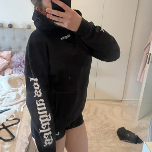 Los Angeles hoodie  - Jätte snygg hoodie i super bra skick storlek S. Snören medföljer som man kan sätta in i luvan .