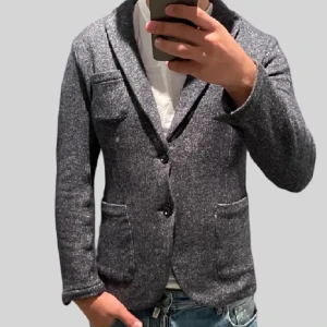 stickad kavaj - Stickad kavaj i bra skick inga skador osv, är öppen för prisförslag 
