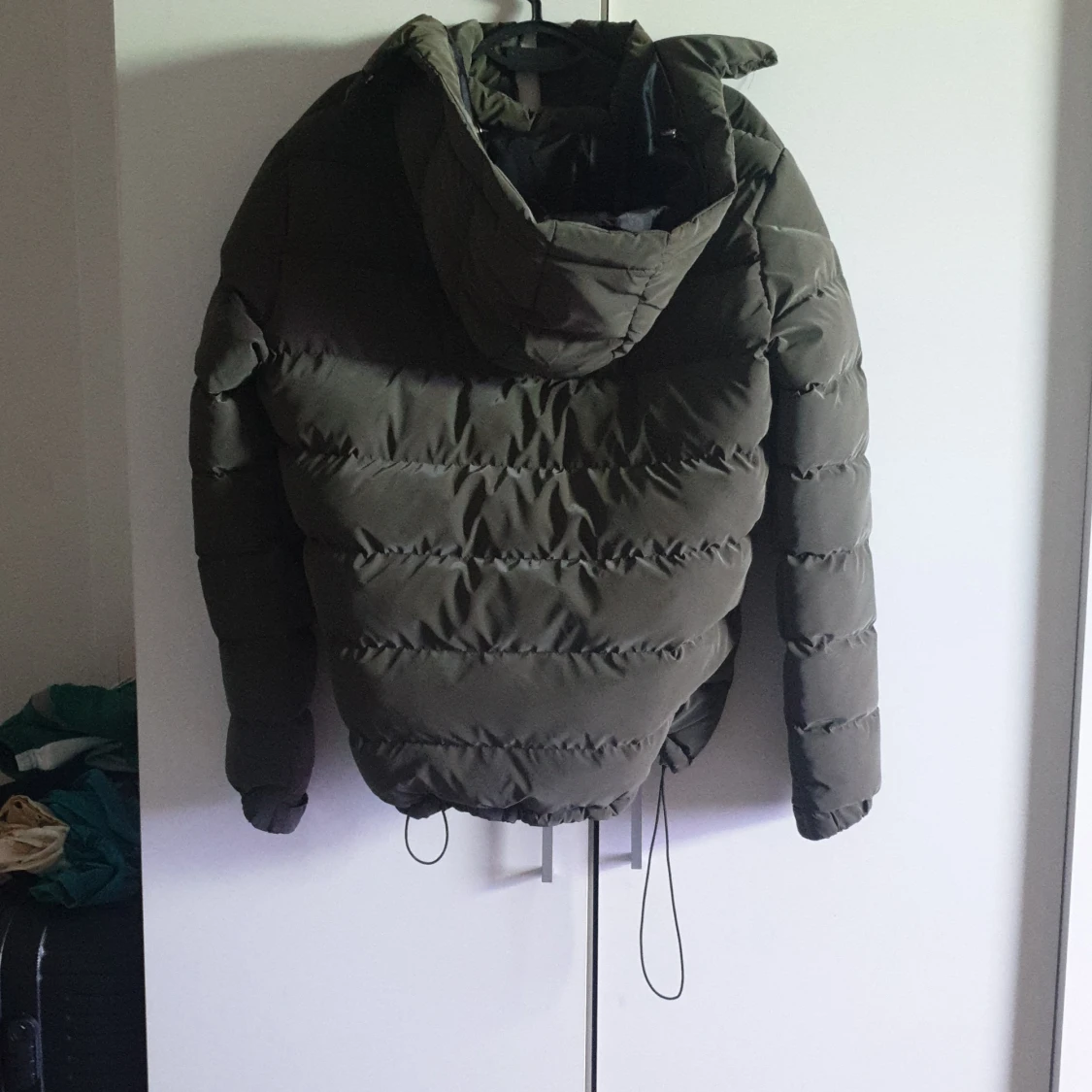 Olivgrön pufferjacka från Moncler - 1