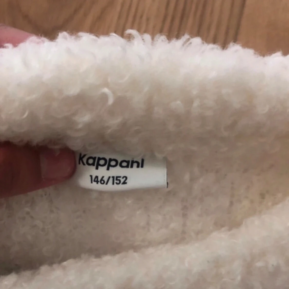 Vit fluffig tröja  - 1