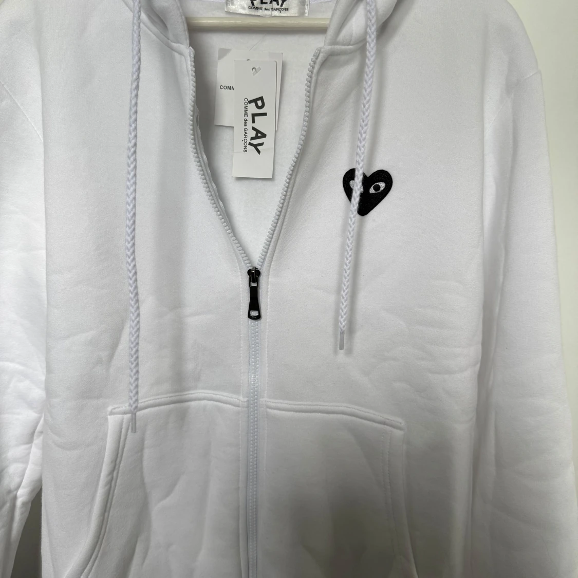 Vit hoodie från Comme des Garçons Play - 1