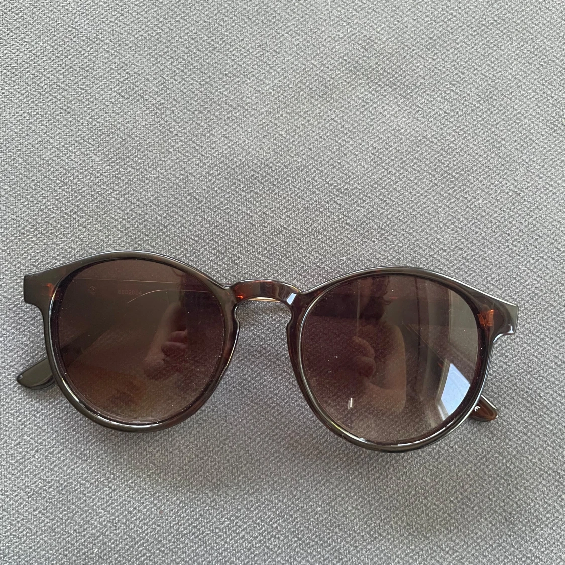 Bruna runda solglasögon från SBG Sunglasses