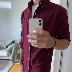 Vinröd skjorta från Ralph Lauren - Snygg vinröd skjorta från Ralph Lauren i featherweight | skick 10/10✅| skriv vid frågor eller funderingar!