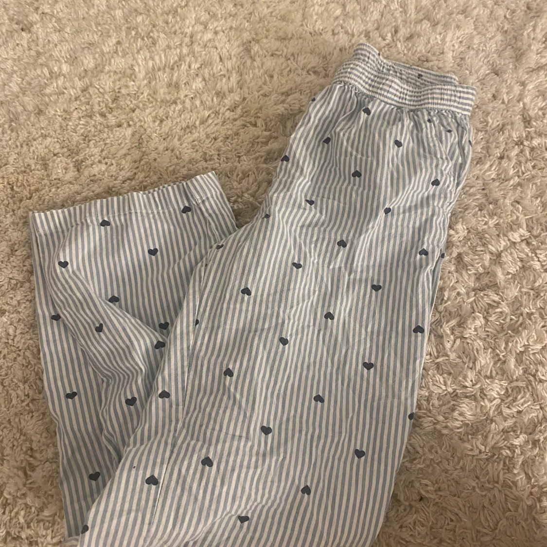 Randiga byxor med hjärtan från VRS XS