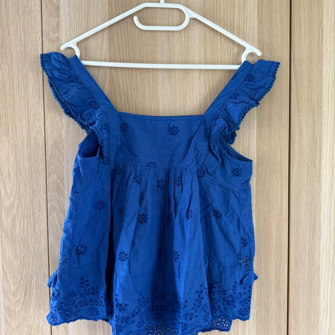 Blå blus med volang från MNG - 1