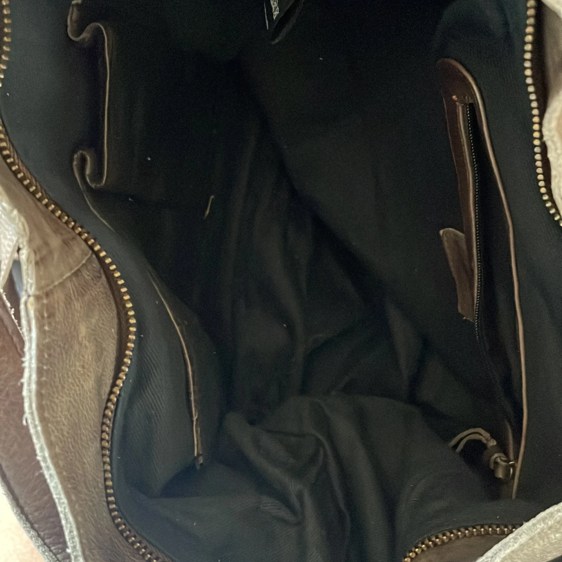 Brun axelväska i skinn med flätade detaljer - 2