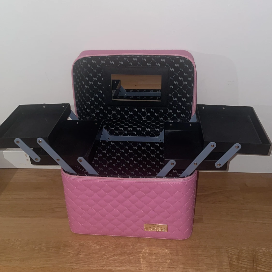 Rosa quiltad sminkväska med spegel - 2