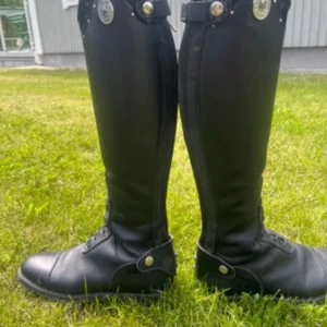 Rometelli ridstövlar  - Rometelli ridstövlar storlek 38 :) fint skick andvönda ett fåtal gången :) hör av er vid frågor ❤️❤️