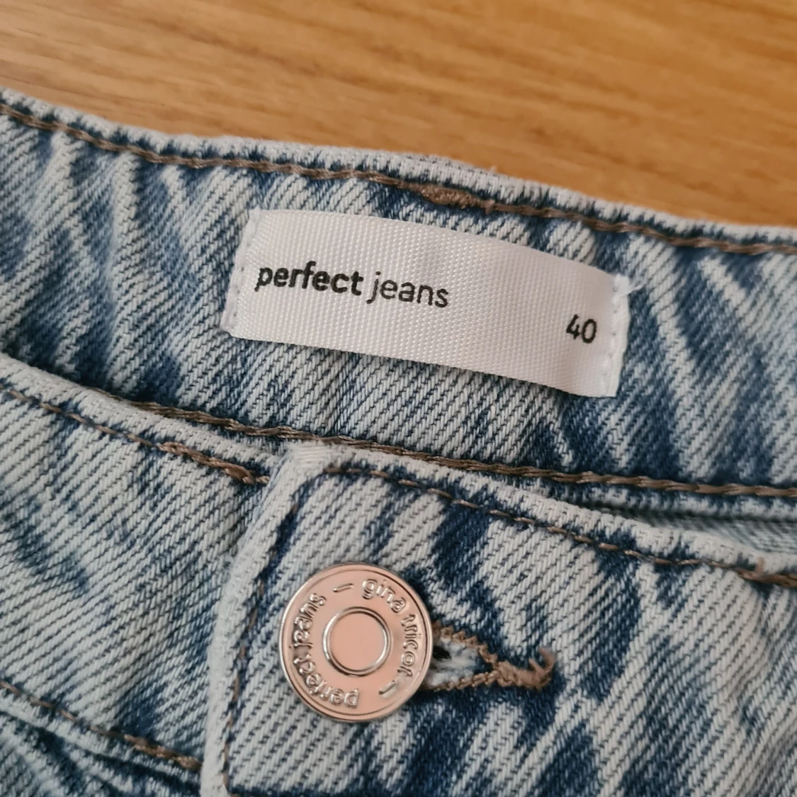 Wide ljusblå jeans från Gina Tricot - 2