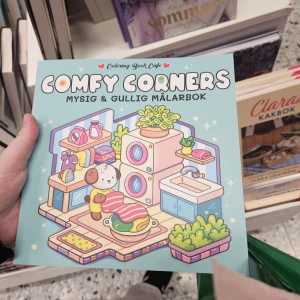 SÖKER Cozy/confy coner - Söker denna måla bok eller andra i den stilen