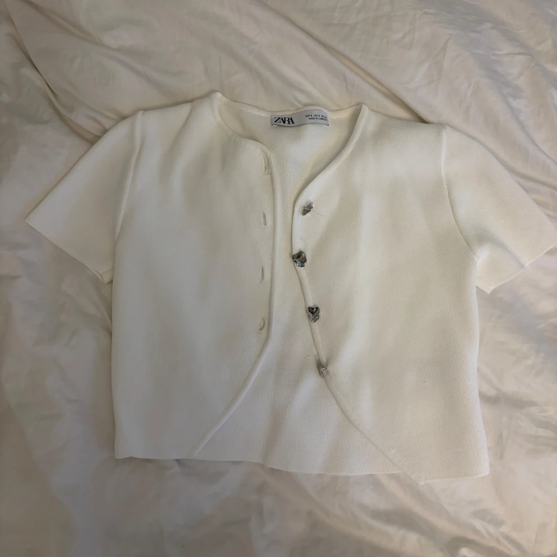 Vit croppad kofta från Zara