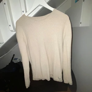 Beige stickad tröja Jack & Jones M - Snygg beige stickad tröja från Jack & Jones i storlek M. 