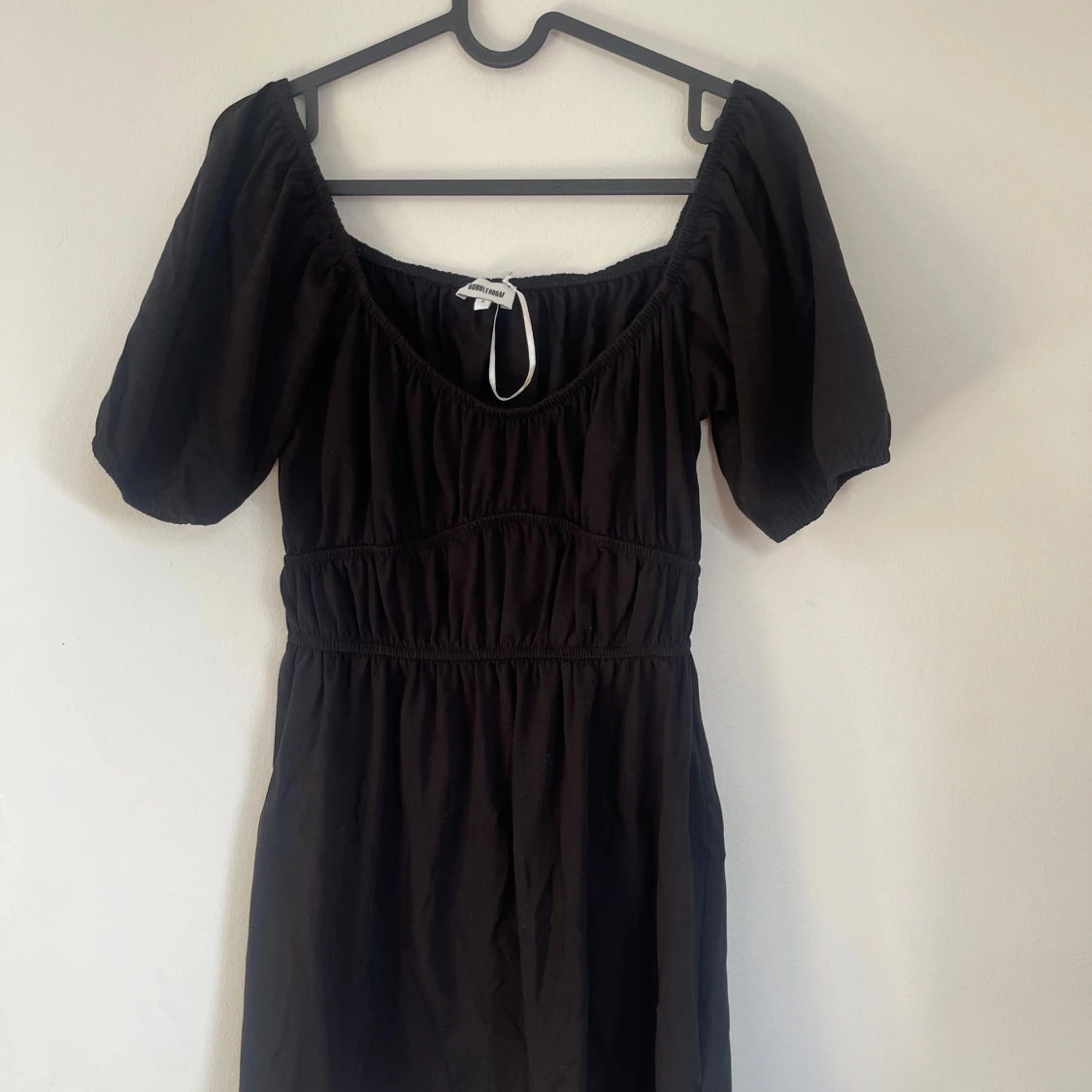 Svart miniklänning från Bubbleroom