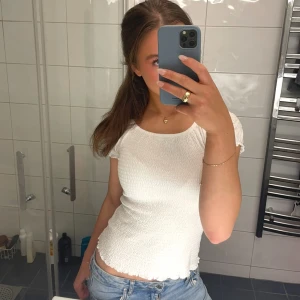 Vit topp - Jättesöt tagit topp med puff ärm