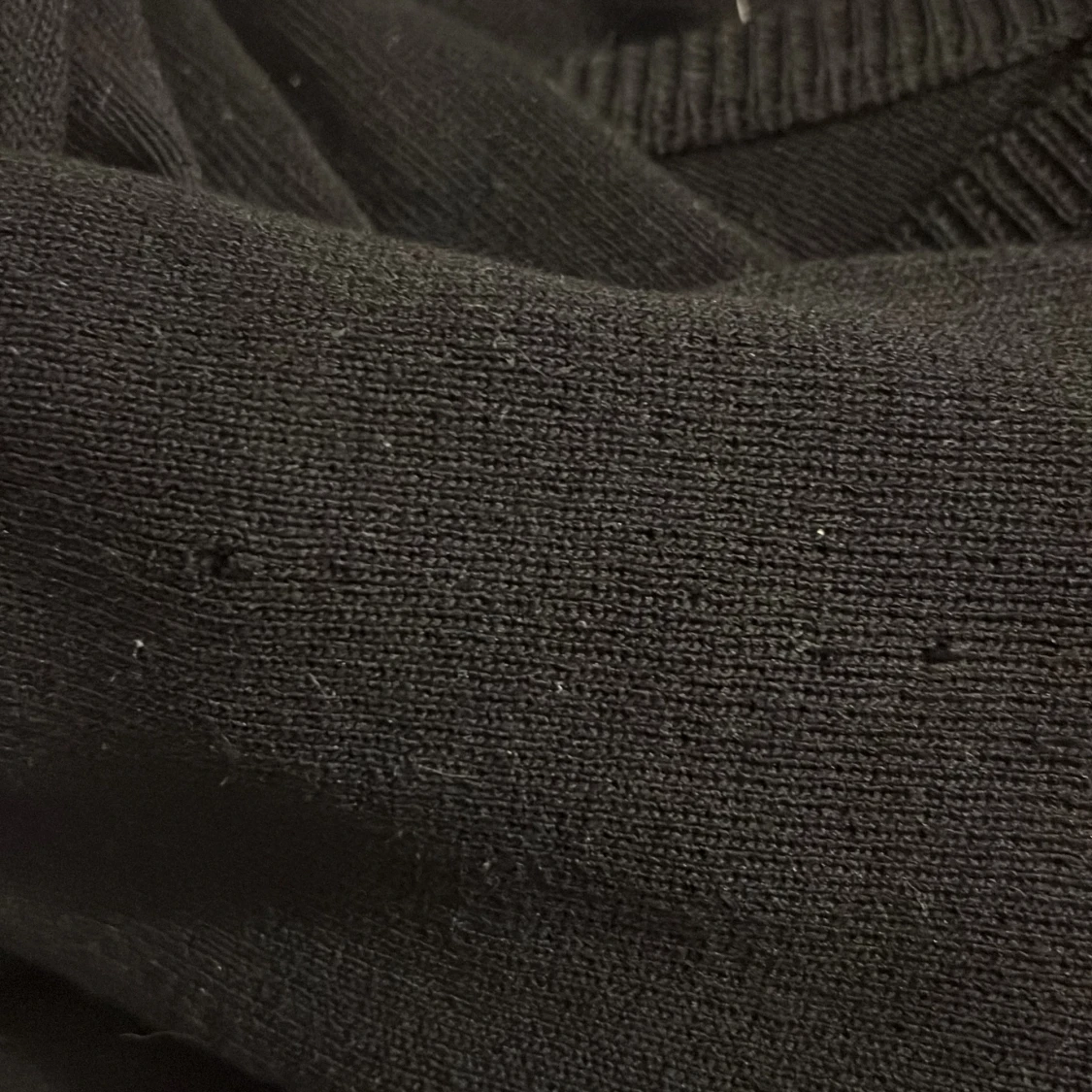 Svart v-ringad stickad tröja - 3