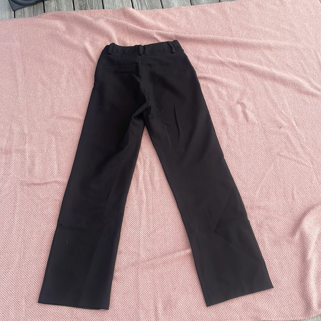 Svarta kostymbyxor XOXO Friends - 1