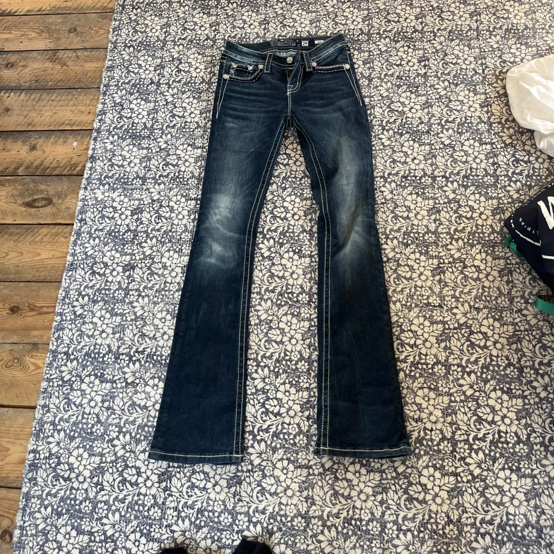 Mörkblå bootcut jeans  - 1