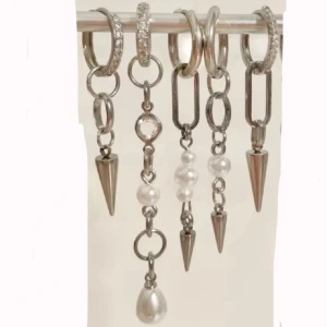 Örhängen  - Örhängen paketpris💓💓💓 få alla örhängen på bilden alltså 5 st för 200 kr, originalpris 320 kr. Först i kvarn