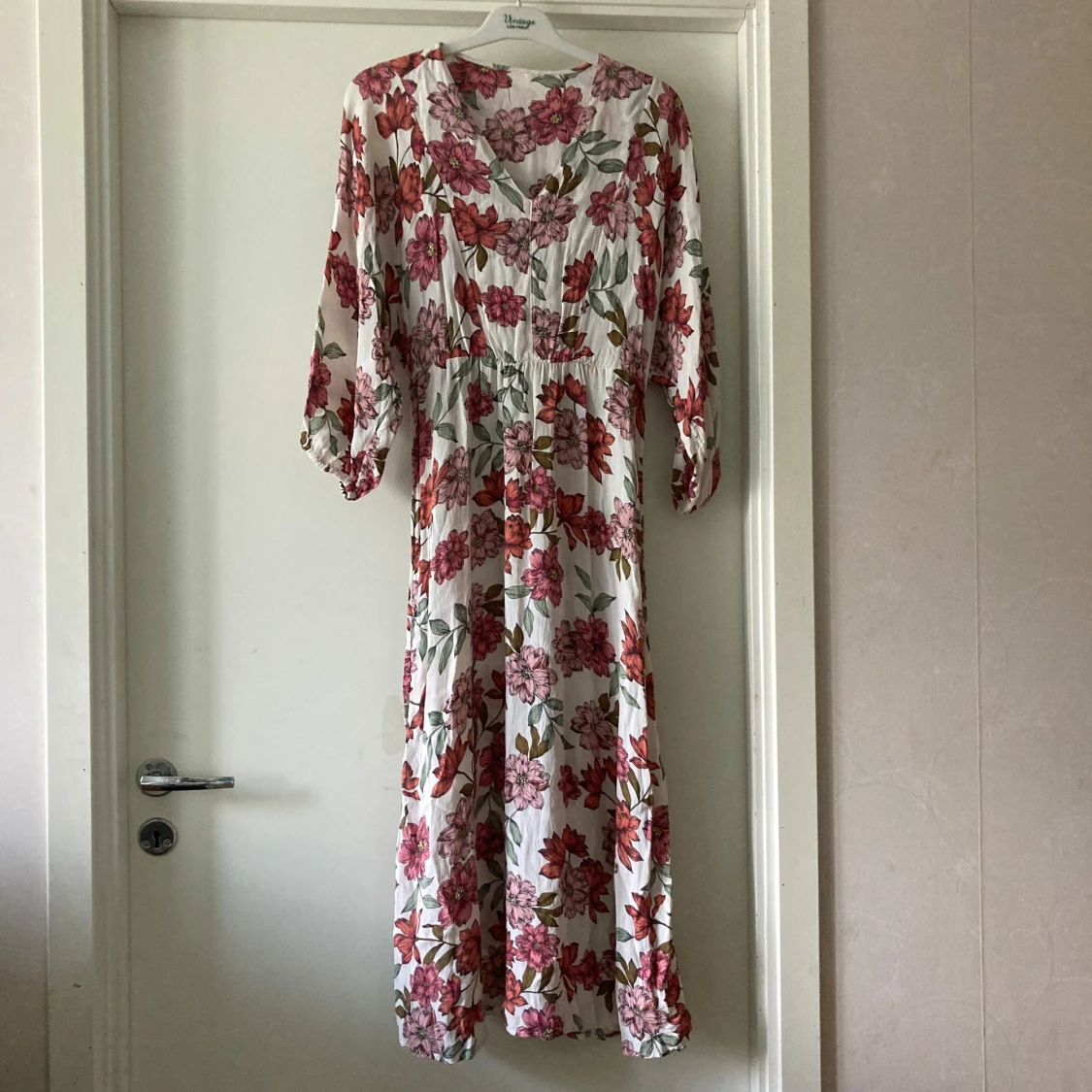 🍒Blommig v-ringad klänning🍒