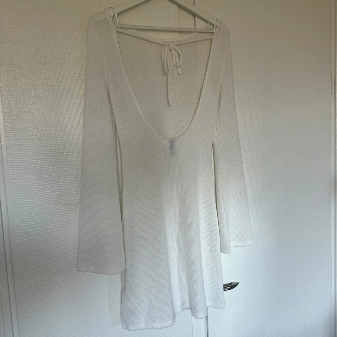 Vit strandkortklänning med utsvängda ärmar - 2