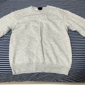 Kofta/skjortor  - En ny grå kofta/skjortor