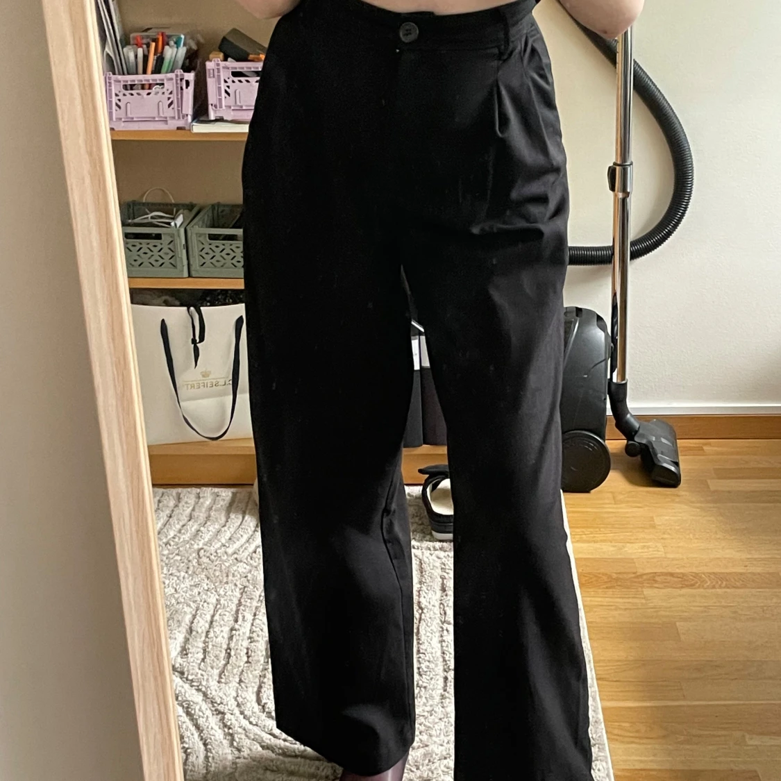 Svarta vida kostymbyxor - 1