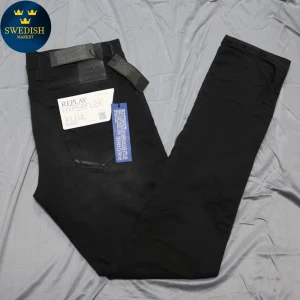 Helt nya Replay Anbass - Säljer nu dessa helt nya Replay Anbasd🙌 ~ Stl 34/34~ Skick 10/10 ~ Nypris 1999kr - vårat pris 539kr🤩 ~ Hör gärna av er vid minsta fundering eller önskan av fler bilder!💯🤝💭