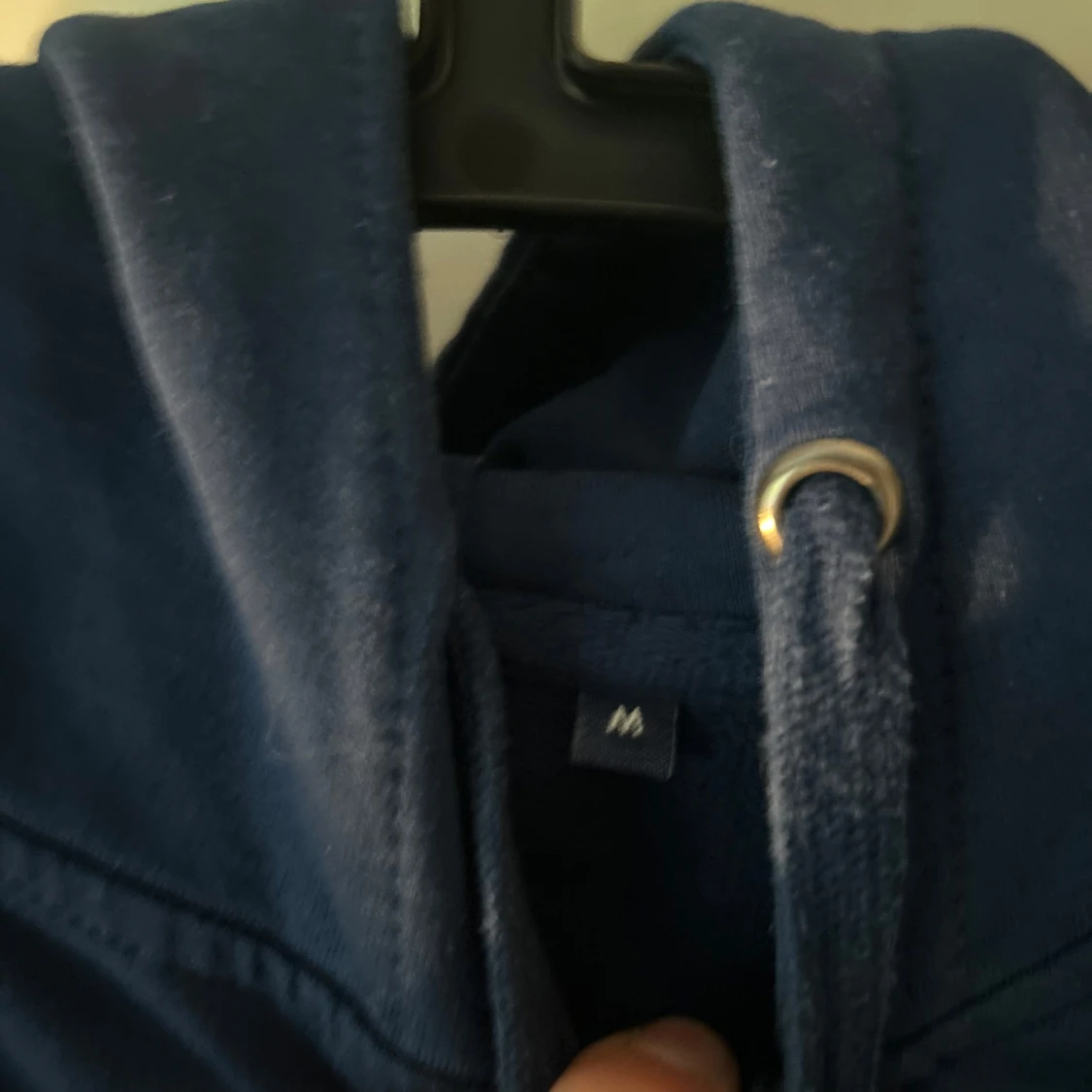 Mörkblå hoodie med dragkedja - 1