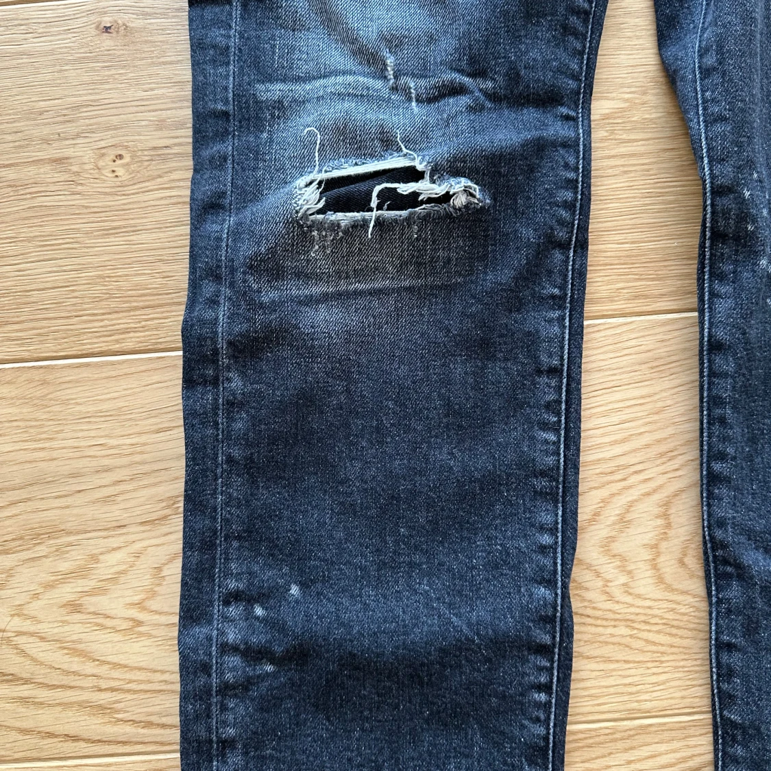 Svarta slitna jeans från Richmond - 1