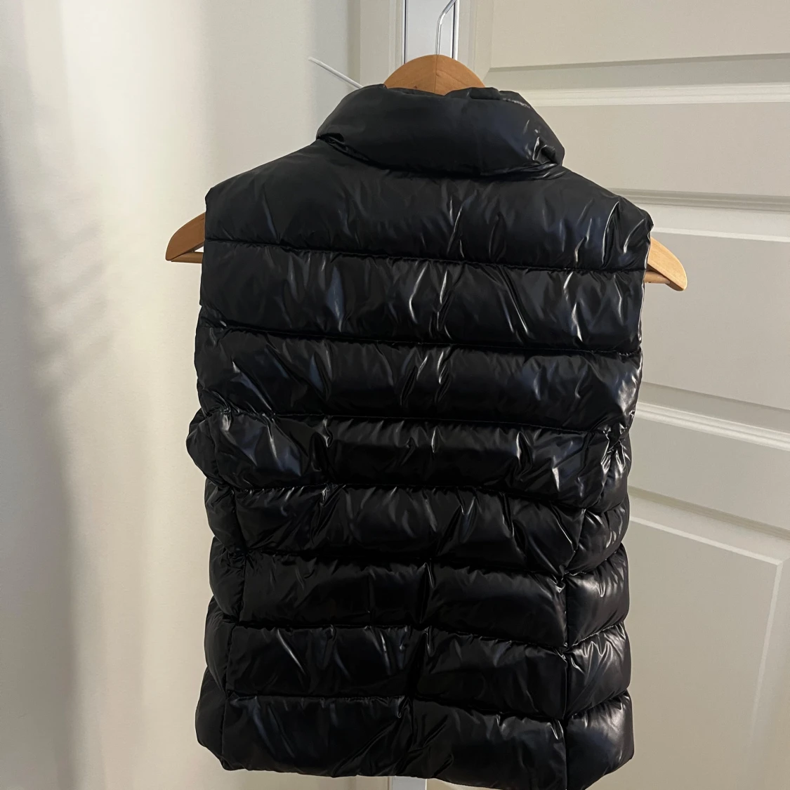 Svart dunväst från Moncler - 1