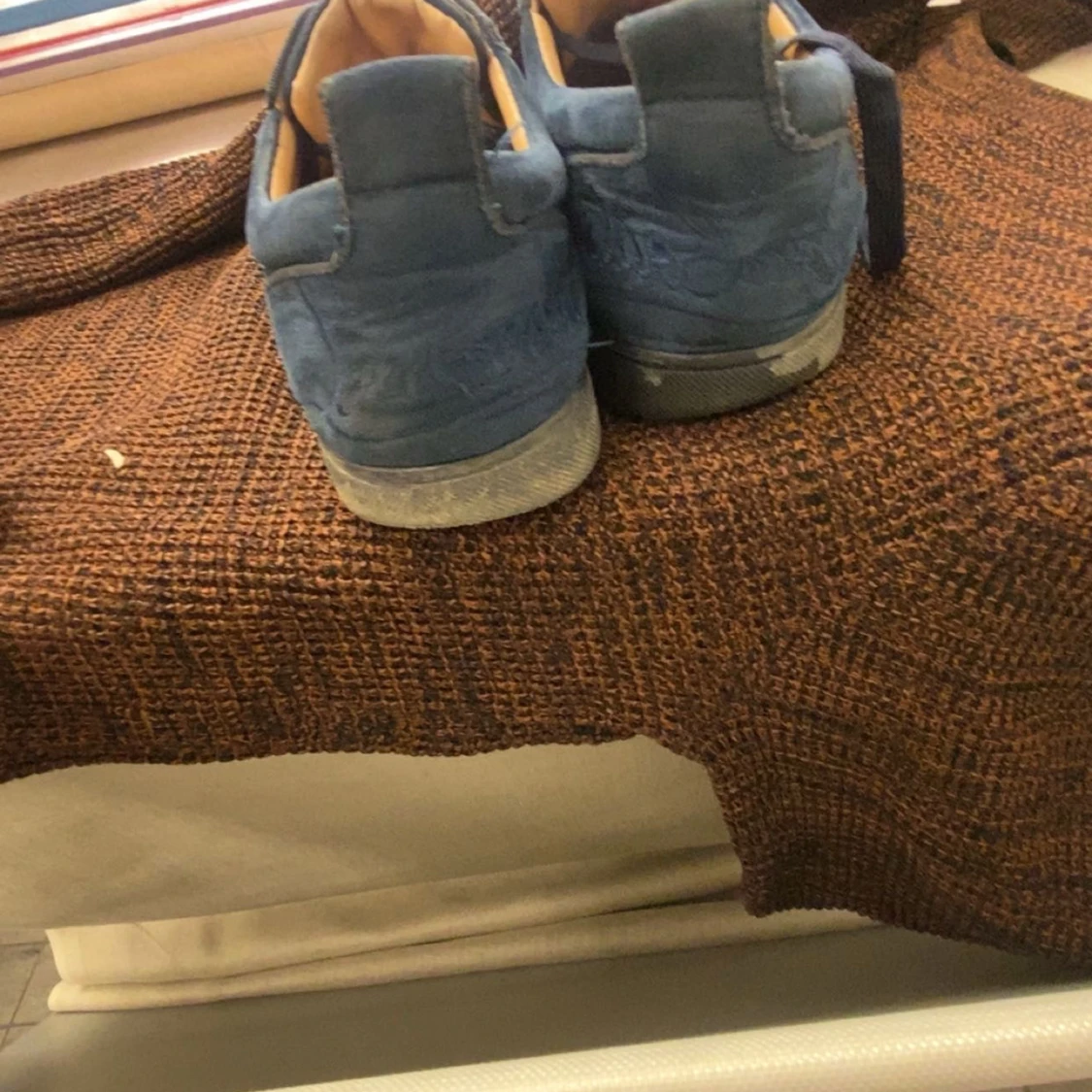 Blå sneakers med röd sula - 2