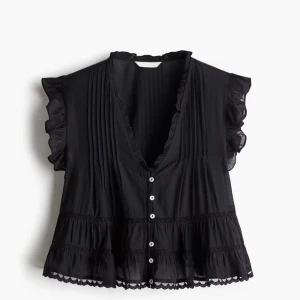 blus med stråveck från h&m  - Supersöt svart blus med volangdetaljer vid ärmar och nederkant 💕 säljer då den tyvärr inte passade mig! Helt slutsåld på hemsidan 