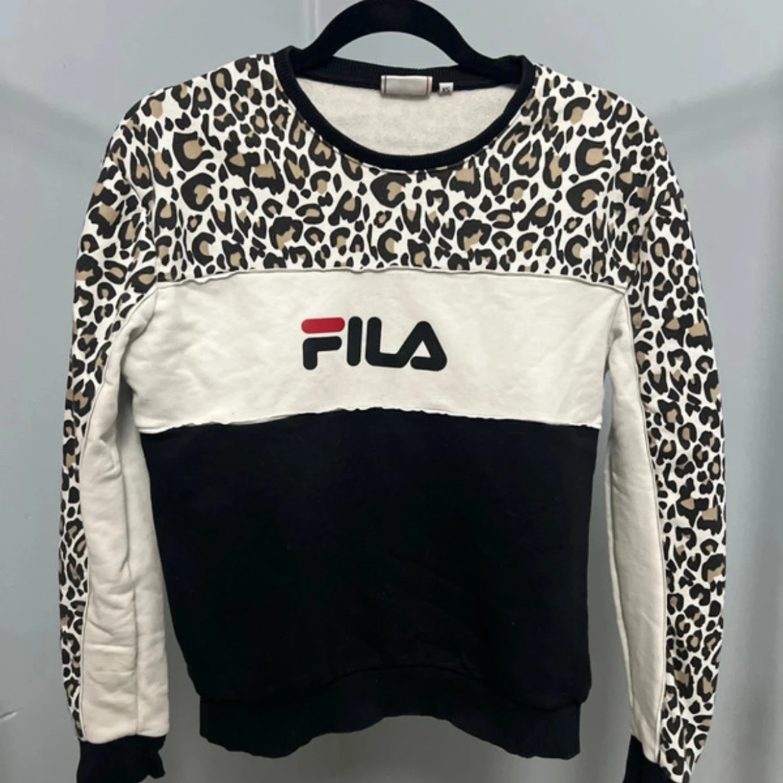 Leopardmönstrad sweatshirt från FILA