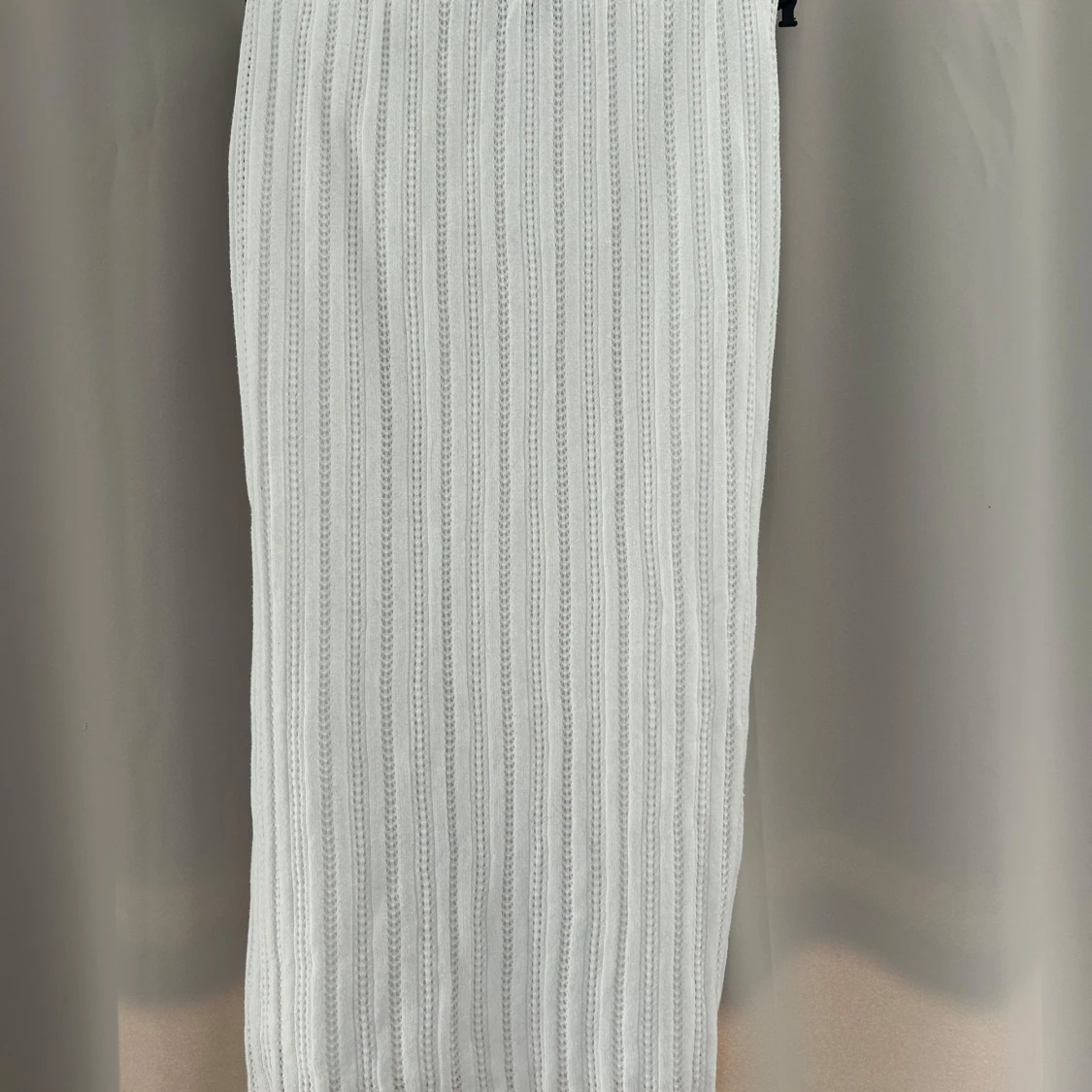 Vit stickad kjol från Lindex - 1