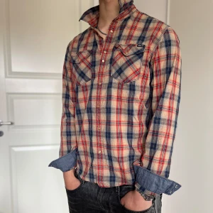 Replay skjorta - Tja, säljer en tvärfet replay skjorta🔥| skick 9/10 | inga defekter | L men sitter som M | skriv vid frågor eller funderingar🙌| pris alltid diskuterbart😉