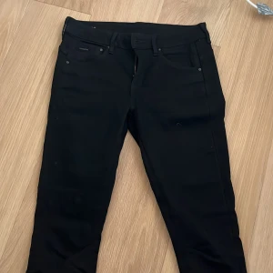 Svarta jeansbyxor från G-Star - Svarta jeansbyxor från G-star. Ny pris 1300kr