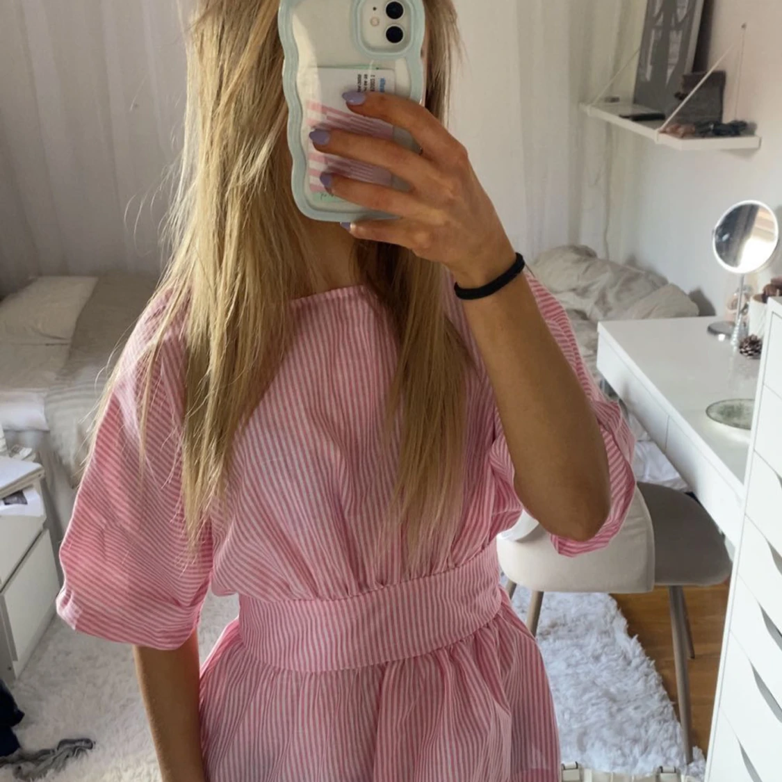 Rosa och vit randig blus med rosett i ryggen - 1